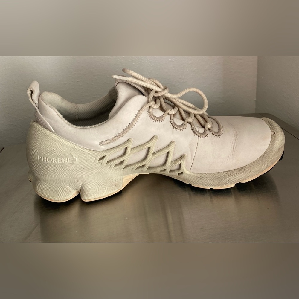 ECCO .. WOMENS WHITE ATHLETIC SHOES - Picture 2 of 12